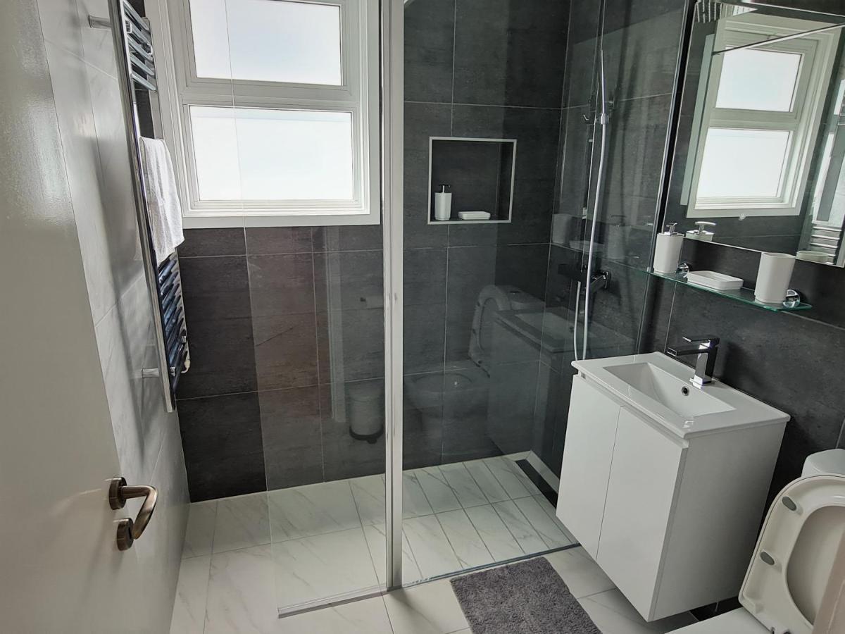 Easystay Two Bedroom Apartment Larnaca Esterno foto