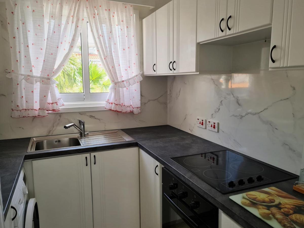 Easystay Two Bedroom Apartment Larnaca Esterno foto
