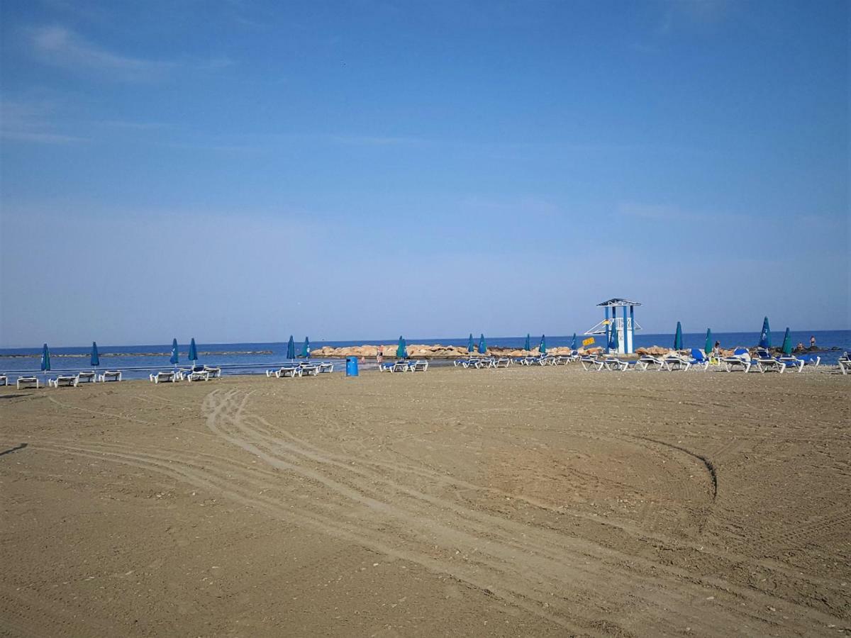 Easystay Two Bedroom Apartment Larnaca Esterno foto